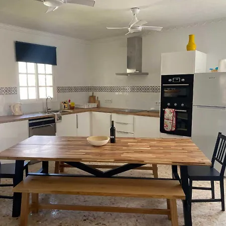 Сasa de vacaciones Manoli: 4 Bedroom In Zahora, Ideal For 2 Families
