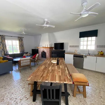 Сasa de vacaciones Manoli: 4 Bedroom In Zahora, Ideal For 2 Families *