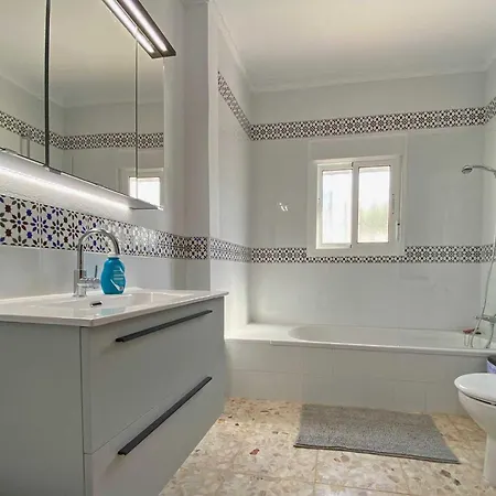 Сasa de vacaciones Manoli: 4 Bedroom In Zahora, Ideal For 2 Families *