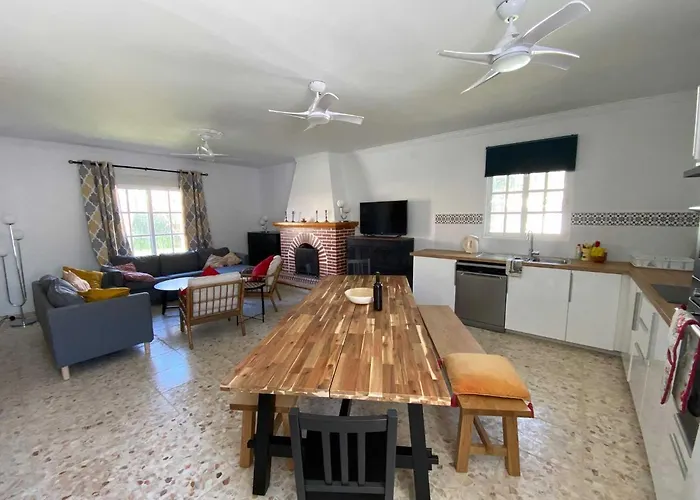 بيت للعطل Manoli: 4 Bedroom In Zahora, Ideal For 2 Families *