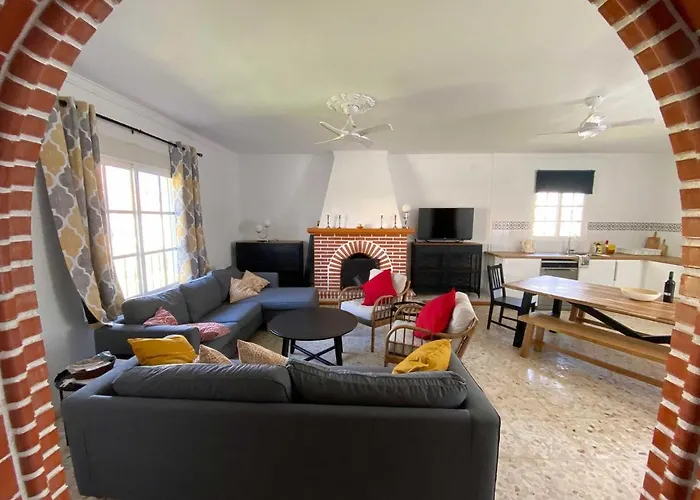 Manoli: 4 Bedroom In Zahora, Ideal For 2 Families * كاديز