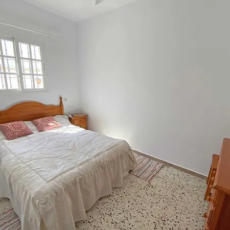Manoli: 4 Bedroom In Zahora, Ideal For 2 Families 加的斯