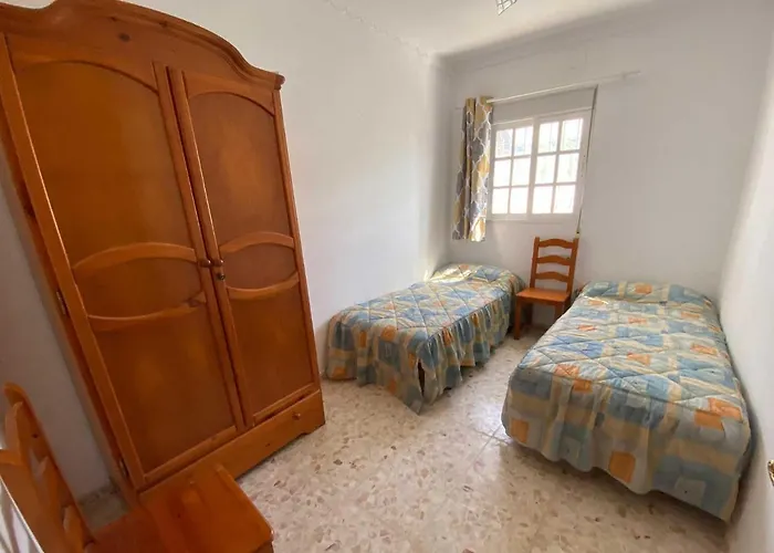 Prázdninový dům Manoli: 4 Bedroom In Zahora, Ideal For 2 Families