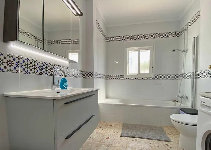 Prázdninový dům Manoli: 4 Bedroom In Zahora, Ideal For 2 Families *