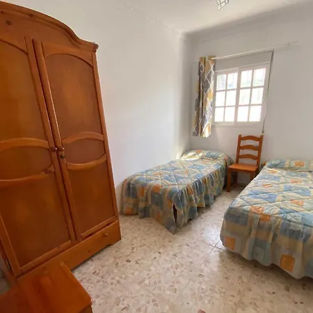 Prázdninový dům Manoli: 4 Bedroom In Zahora, Ideal For 2 Families